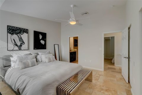 Townhouse in Lauderdale-by-the-Sea, Florida 2 bedrooms, 160.16 sq.m. № 2036484 - photo 8