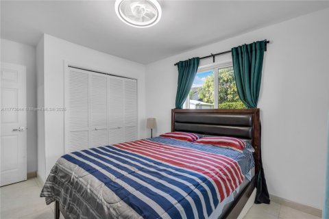 House in Miami, Florida 3 bedrooms, 146.88 sq.m. № 1877641 - photo 18