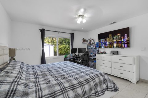 House in Miami, Florida 3 bedrooms, 146.88 sq.m. № 1877641 - photo 20