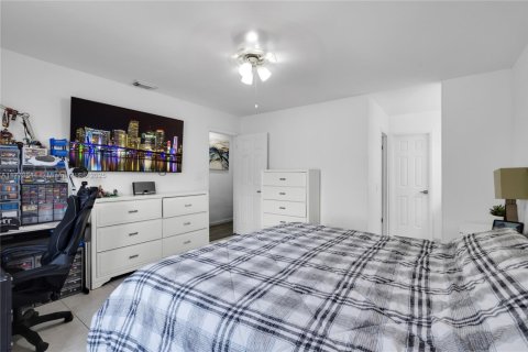 House in Miami, Florida 3 bedrooms, 146.88 sq.m. № 1877641 - photo 21