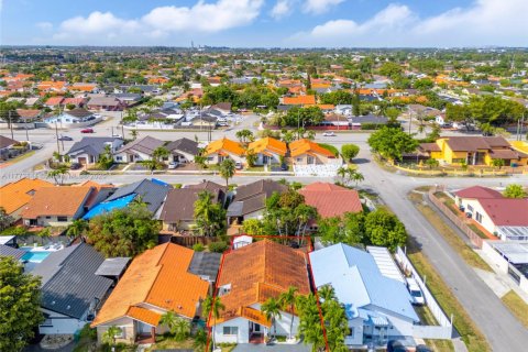 House in Miami, Florida 3 bedrooms, 146.88 sq.m. № 1877641 - photo 30