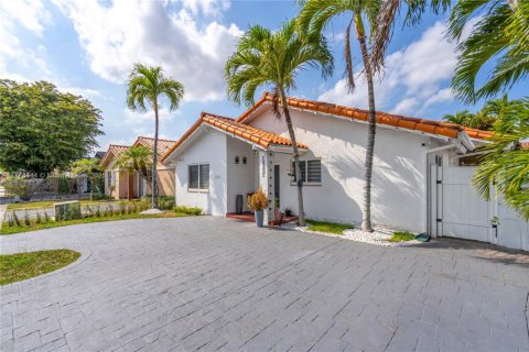 House in Miami, Florida 3 bedrooms, 146.88 sq.m. № 1877641 - photo 3