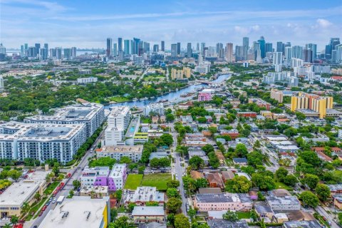 Commercial property in Miami, Florida № 1870051 - photo 8