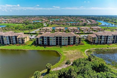 Condominio en alquiler en Bradenton, Florida, 2 dormitorios, 104.14 m2 № 1437839 - foto 1