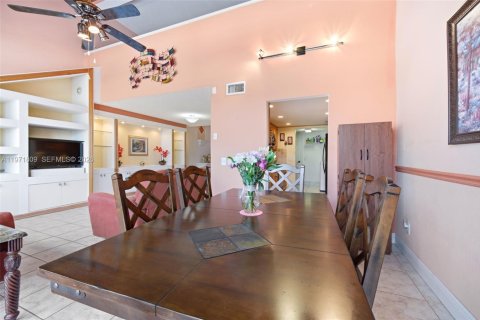 Купить таунхаус в Пемброк-Пайнс, Флорида 3 спальни, 156.63м2, № 2032345 - фото 8