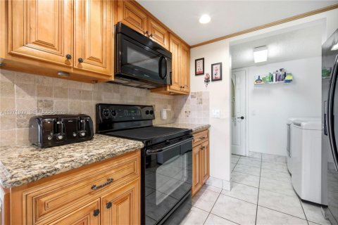 Купить таунхаус в Пемброк-Пайнс, Флорида 3 спальни, 156.63м2, № 2032345 - фото 11