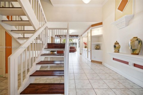 Купить таунхаус в Пемброк-Пайнс, Флорида 3 спальни, 156.63м2, № 2032345 - фото 18