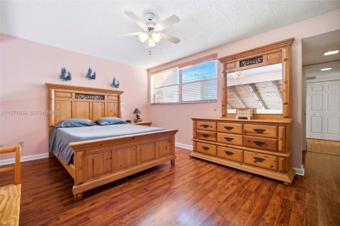 Купить таунхаус в Пемброк-Пайнс, Флорида 3 спальни, 156.63м2, № 2032345 - фото 24