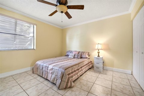 Купить таунхаус в Пемброк-Пайнс, Флорида 3 спальни, 156.63м2, № 2032345 - фото 16