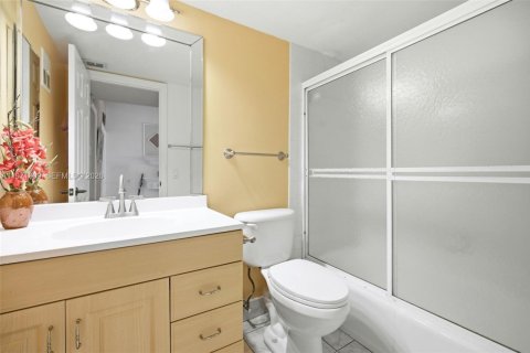 Купить таунхаус в Пемброк-Пайнс, Флорида 3 спальни, 156.63м2, № 2032345 - фото 15