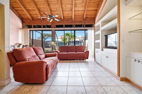 Купить таунхаус в Пемброк-Пайнс, Флорида 3 спальни, 156.63м2, № 2032345 - фото 5