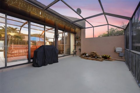 Купить таунхаус в Пемброк-Пайнс, Флорида 3 спальни, 156.63м2, № 2032345 - фото 29