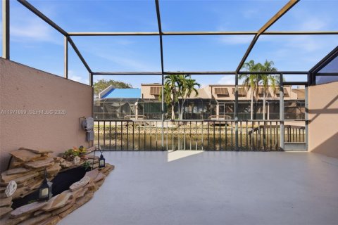 Купить таунхаус в Пемброк-Пайнс, Флорида 3 спальни, 156.63м2, № 2032345 - фото 27