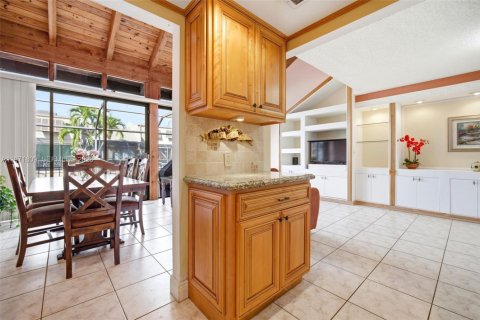 Купить таунхаус в Пемброк-Пайнс, Флорида 3 спальни, 156.63м2, № 2032345 - фото 10