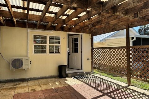 Casa en venta en Zephyrhills, Florida, 2 dormitorios, 84.36 m2 № 1876481 - foto 11