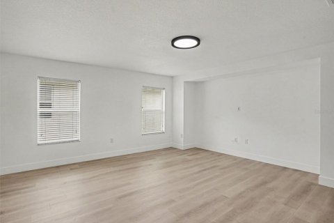 Casa en venta en Kissimmee, Florida, 4 dormitorios, 189.15 m2 № 2361103 - foto 7