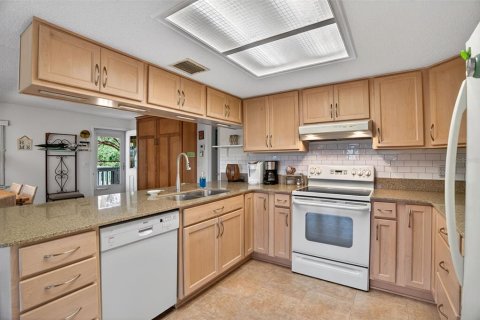 Villa ou maison à vendre à Crystal River, Floride: 2 chambres, 97.36 m2 № 2284491 - photo 18