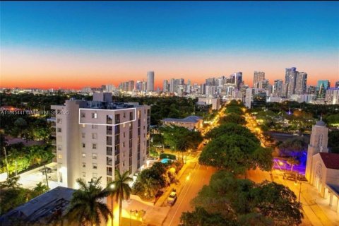 Condo in Miami, Florida, 2 bedrooms  № 1842445 - photo 10