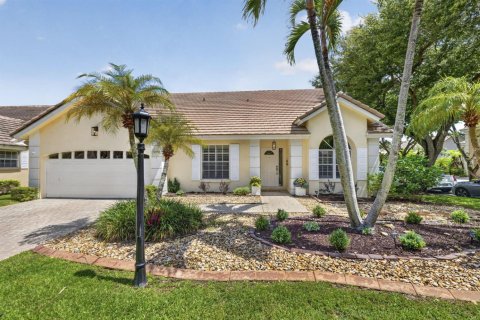 House in Coral Springs, Florida 3 bedrooms, 172.43 sq.m. № 2265843