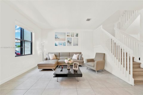 Touwnhouse à vendre à Homestead, Floride: 3 chambres, 149.76 m2 № 1802542 - photo 6