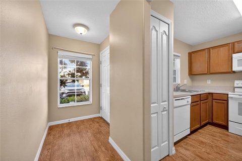 Condo in Lakeland, Florida, 2 bedrooms  № 1915994 - photo 8