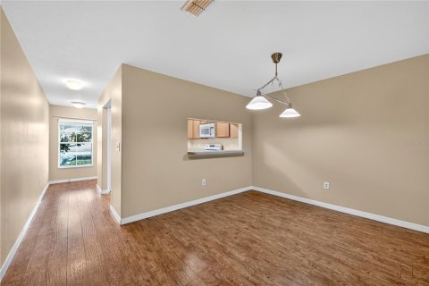 Condo in Lakeland, Florida, 2 bedrooms  № 1915994 - photo 11