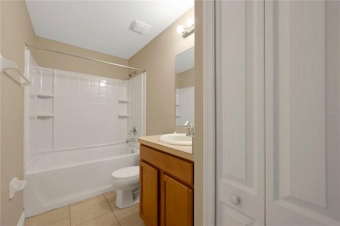 Condo in Lakeland, Florida, 2 bedrooms  № 1915994 - photo 18