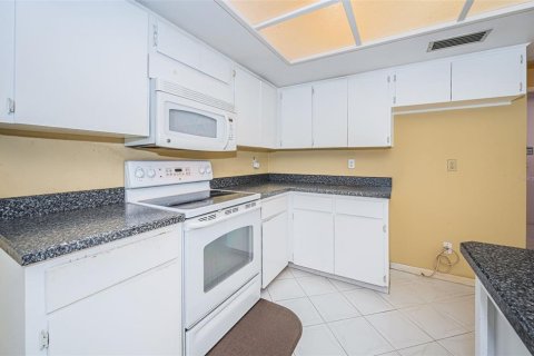 Купить виллу или дом в Клируотер, Флорида 6 комнат, 150.69м2, № 1720148 - фото 28