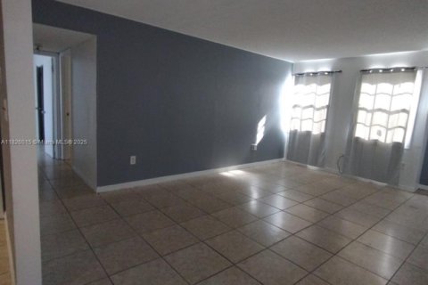 Condo in Orlando, Florida, 2 bedrooms  № 1794324 - photo 3