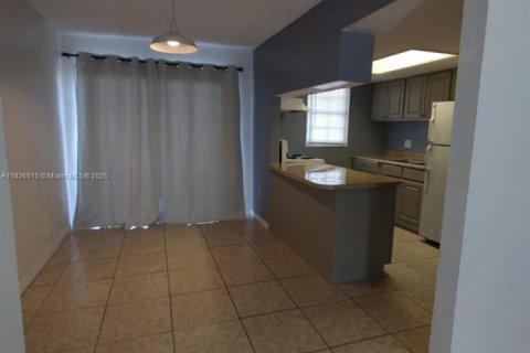 Condo in Orlando, Florida, 2 bedrooms  № 1794324 - photo 11