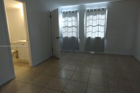 Condo in Orlando, Florida, 2 bedrooms  № 1794324 - photo 6