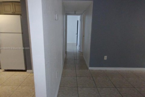Condo in Orlando, Florida, 2 bedrooms  № 1794324 - photo 4