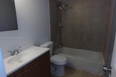 Condo in Orlando, Florida, 2 bedrooms  № 1794324 - photo 12