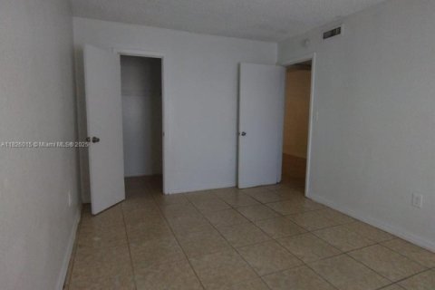 Condo in Orlando, Florida, 2 bedrooms  № 1794324 - photo 9