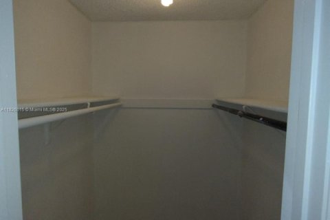 Condo in Orlando, Florida, 2 bedrooms  № 1794324 - photo 14