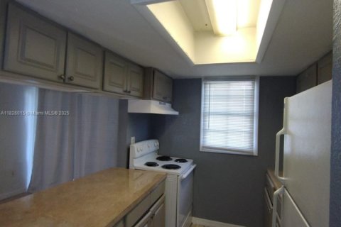 Condo in Orlando, Florida, 2 bedrooms  № 1794324 - photo 5