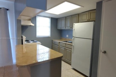Condo in Orlando, Florida, 2 bedrooms  № 1794324 - photo 10