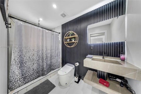 Купить виллу или дом в Майами, Флорида 5 спален, 206.71м2, № 2068553 - фото 14