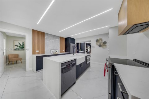 Купить виллу или дом в Майами, Флорида 5 спален, 206.71м2, № 2068553 - фото 24