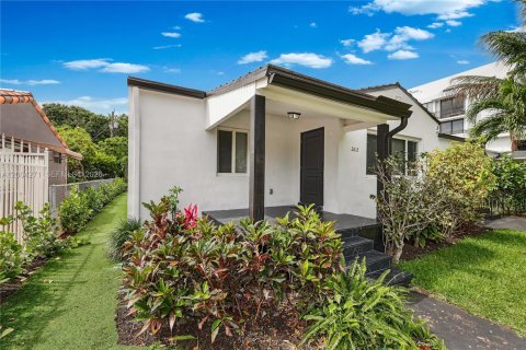 Дом в Майами, Флорида 5 спален, 206.71м2 № 2068553