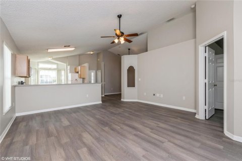 Villa ou maison à louer à Davenport, Floride: 3 chambres, 125.7 m2 № 2403234 - photo 5