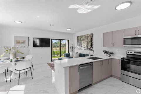 Appartement à louer à Hialeah, Floride: 2 chambres № 2152437 - photo 2