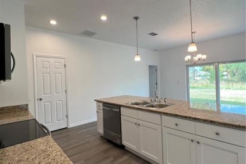 House in Palm Bay, Florida 4 bedrooms, 160.16 sq.m. № 2403577 - photo 12