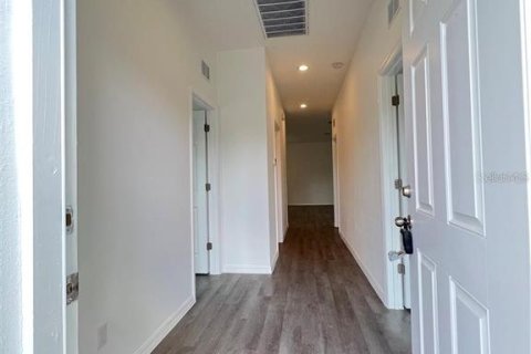 House in Palm Bay, Florida 4 bedrooms, 160.16 sq.m. № 2403577 - photo 7