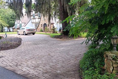 House in DeLand, Florida 4 bedrooms, 288 sq.m. № 2356690 - photo 3