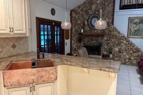 House in DeLand, Florida 4 bedrooms, 288 sq.m. № 2356690 - photo 14