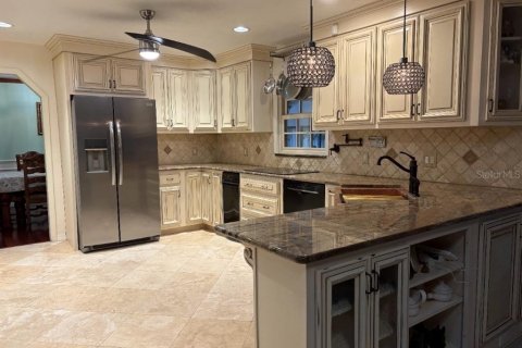 House in DeLand, Florida 4 bedrooms, 288 sq.m. № 2356690 - photo 15