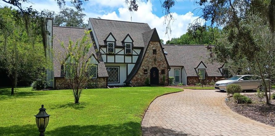 House in DeLand, Florida 4 bedrooms, 288 sq.m. № 2356690