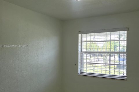 House in Miami, Florida 3 bedrooms, 79.06 sq.m. № 1758911 - photo 10