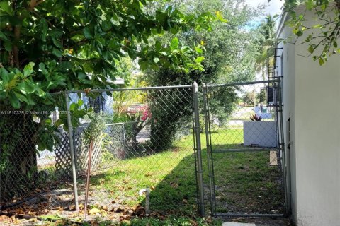 House in Miami, Florida 3 bedrooms, 79.06 sq.m. № 1758911 - photo 3